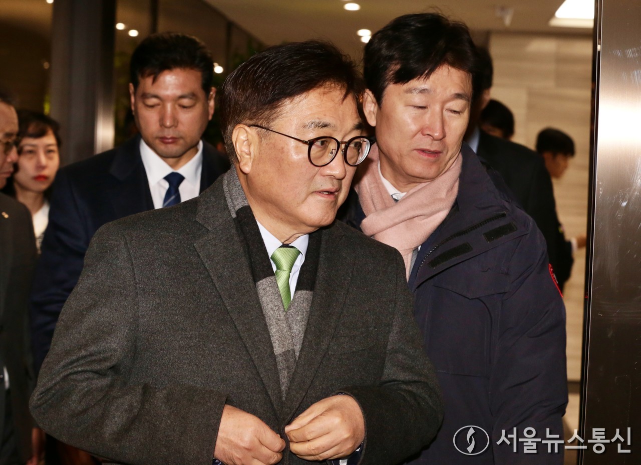 우원식 국회의장이 19일 이창용 한국은행 총재와의 면담을 위해 서울 한국은행 본관을 방문하고 있다. (2024.12.19) / 사진 = 서울뉴스통신 신현성 기자