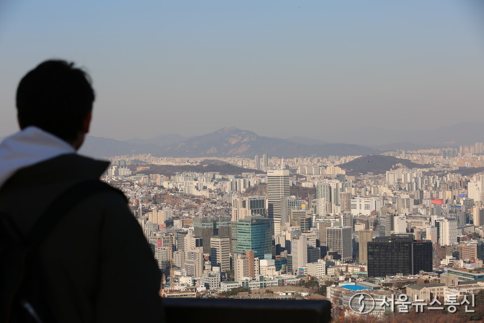 경기 침체와 정국 불확실성으로 인해 새해 첫달 전국 아파트 분양 예정 물량이 지난해보다 11% 가량 줄어든 것으로 나타났다. (남산) / 사진 = 서울뉴스통신 이성현 기자