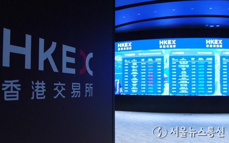 지난해 6월 14일 홍콩증권거래소(HKEX) 전광판. (사진/신화통신)