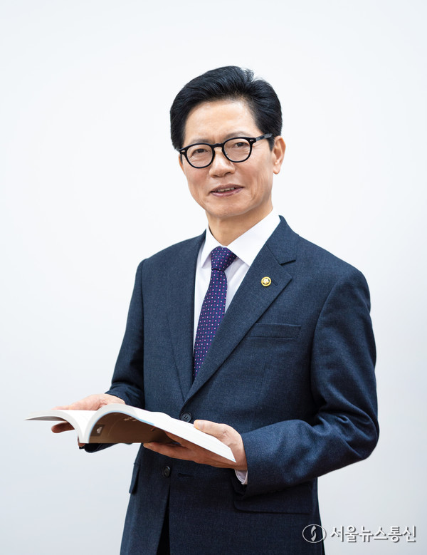 국회도서관장 황정근 (사진제공 국회도서관)