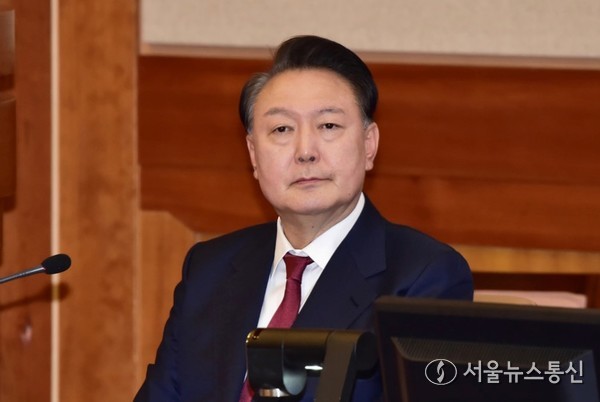 윤석열 대통령이 지난달 23일 오후 서울 종로구 헌법재판소에서 열린 탄핵심판 4차 변론기일에 출석해 있다. / 사진 공동취재
