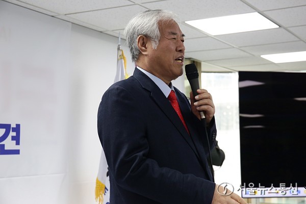 전광훈 사랑제일교회 목사가 5일 오전 서울 여의도 자유통일당 당사에서 기자회견을 열고 내란 선동 혐의 관련 입장을 표명하고 있다. 2025.02.05. 사진 신현성 기자