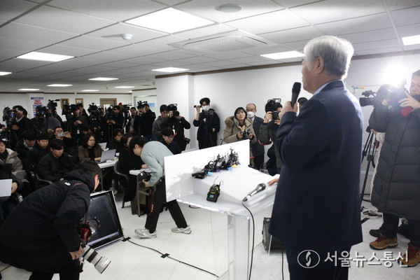 전광훈 사랑제일교회 목사가 5일 오전 서울 여의도 자유통일당 당사에서 기자회견을 열고 내란 선동 혐의 관련 입장을 표명하고 있다. 2025.02.05. 사진 신현성 기자