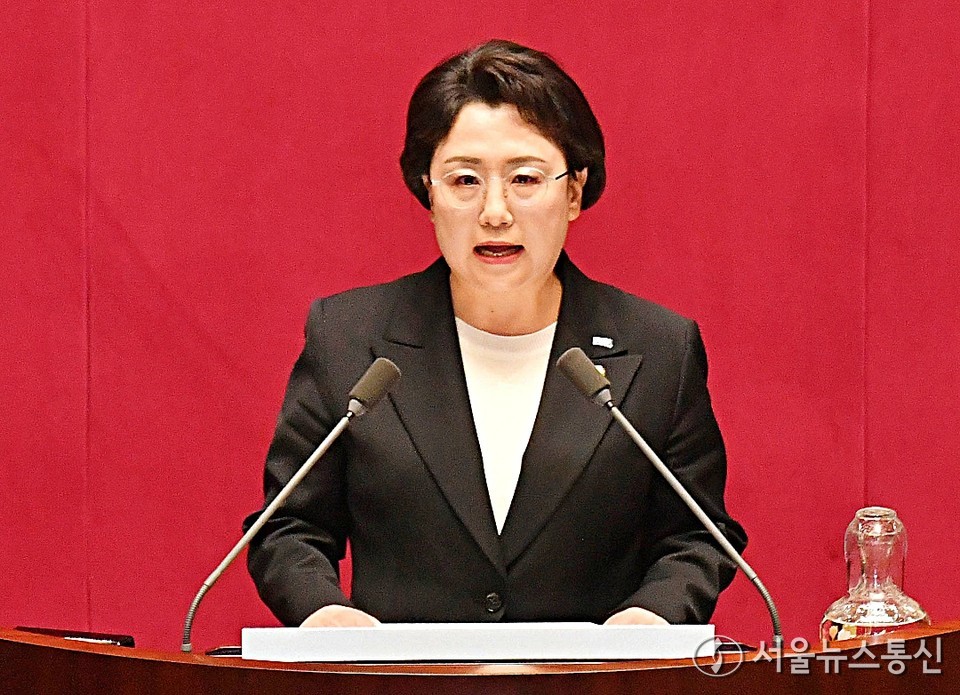 김선민 조국혁신당 대표 권한대행이 12일 서울 여의도 국회에서 열린 제422회 국회(임시회) 제4차 본회의에서 비교섭단체 대표연설을 하고 있다. (2025.02.12) / 사진 = 서울뉴스통신 이민희 기자