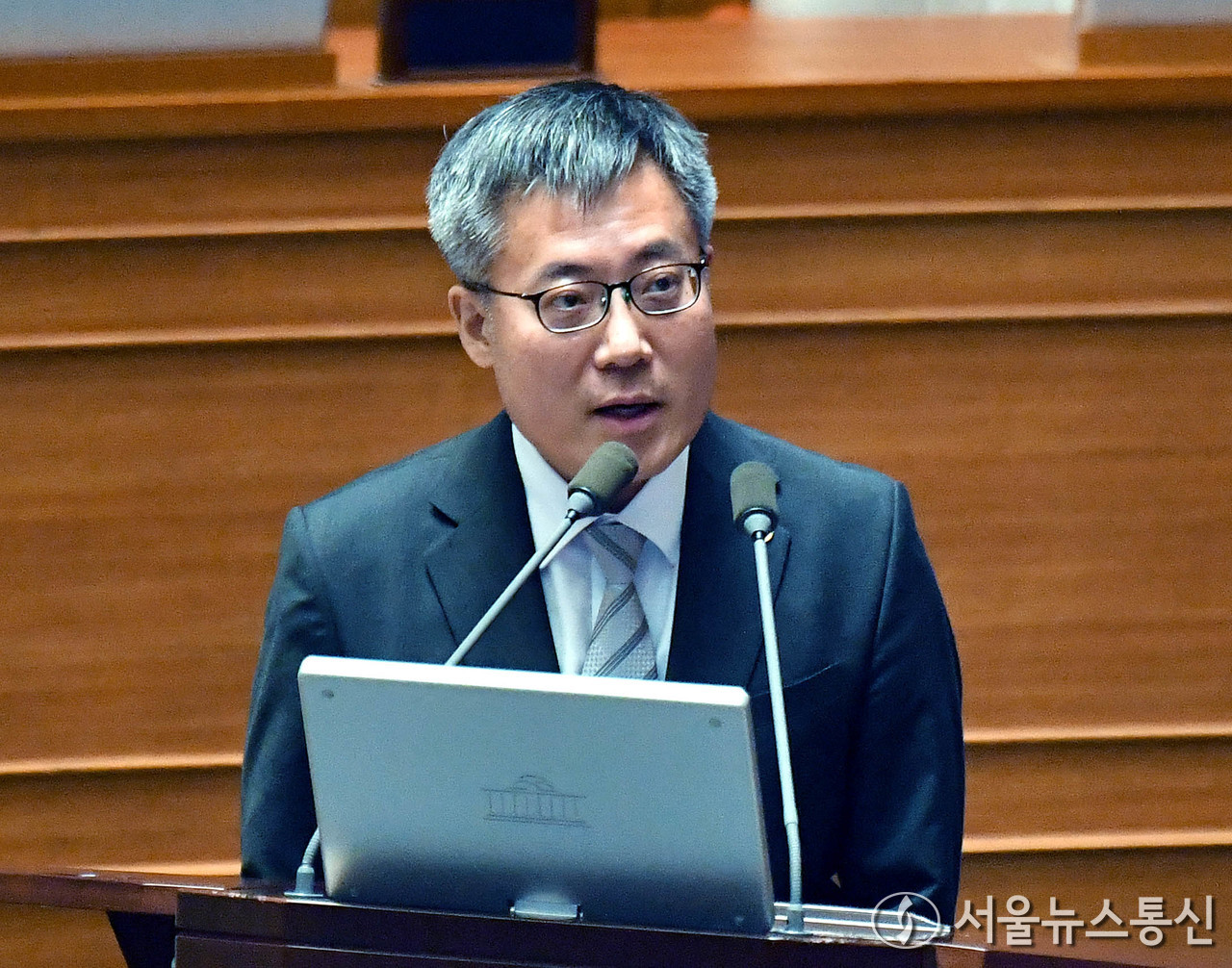 김석우 법무부 장관 직무대행(차관)이 14일 서울 여의도 국회에서 열린 제422회 국회(임시회) 제6차 본회의에서 신정훈 더불어민주당 의원의 교육·사회·문화에 관한 대정부 질문에 답하고 있다. (2025.02.14) / 사진 = 서울뉴스통신 이창호 기자