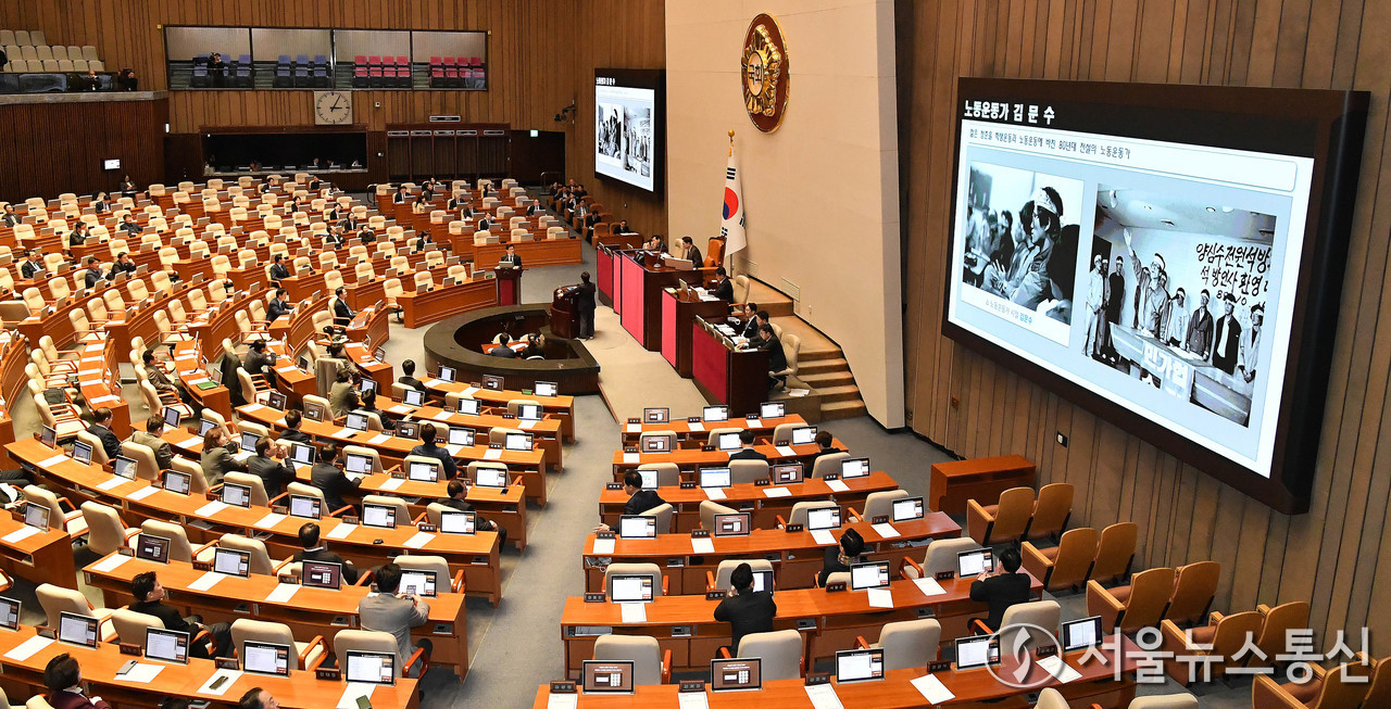 임이자 국민의힘 의원과 김문수 고용노동부 장관이 14일 서울 여의도 국회에서 열린 제422회 국회(임시회) 제6차 본회의, 교육·사회·문화에 관한 질문에서 질의, 답변을 이어가고 있다. (2025.02.14) / 사진 = 서울뉴스통신 이창호 기자