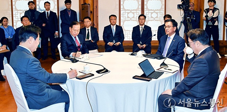 최상목 대통령 권한대행 부총리 겸 기획재정부 장관이 20일 서울 여의도 국회 사랑재에서 열린 국정 안정을 위한 국회-정부 국정협의회에서 모두발언을 하고 있다. (2025.02.20) / 사진 = 서울뉴스통신 신현성 기자