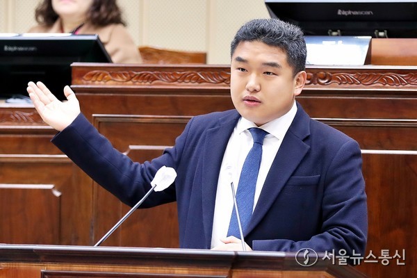 한채훈 의왕시의원이 의회 본회의에서 5분 자유발언을 하고 있다. (사진=의왕시의회)
