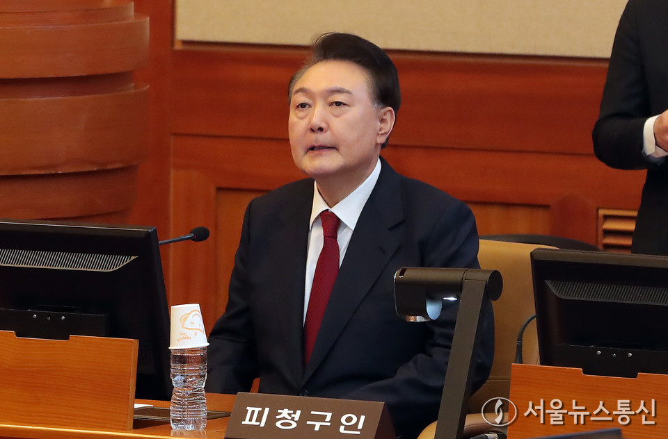 윤석열 대통령이 13일 오전 서울 종로구 헌법재판소에서 열린 탄핵심판 8차 변론에 출석해 있다.(2025.02.13) / 사진 = 공동취재 