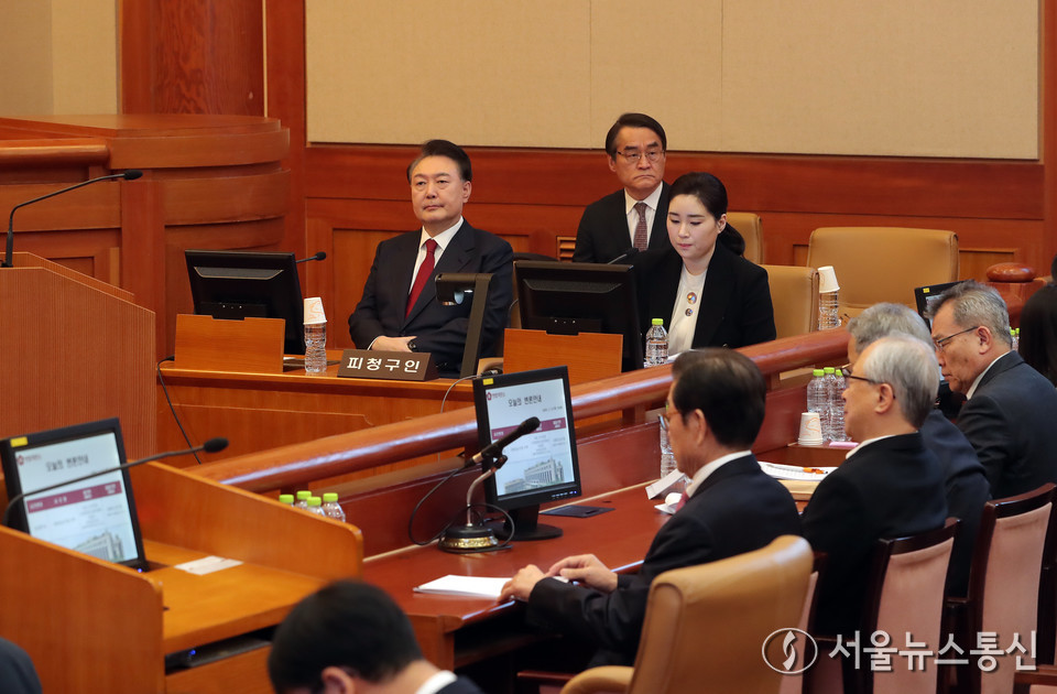 윤석열 대통령이 13일 오전 서울 종로구 헌법재판소에서 열린 탄핵심판 8차 변론에 출석해 있다.(2025.02.13) / 사진 = 공동취재 