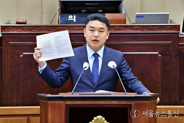 한채훈 의왕시의회 의원이 본회의장에서 5분 발언을 하고 있다.(사진=의왕시의회)