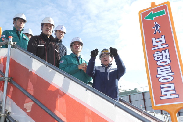 이동환 고양시장이 원당1구역 주택재개발 정비사업 공사현장을 방문했다 / 사진 = 고양시