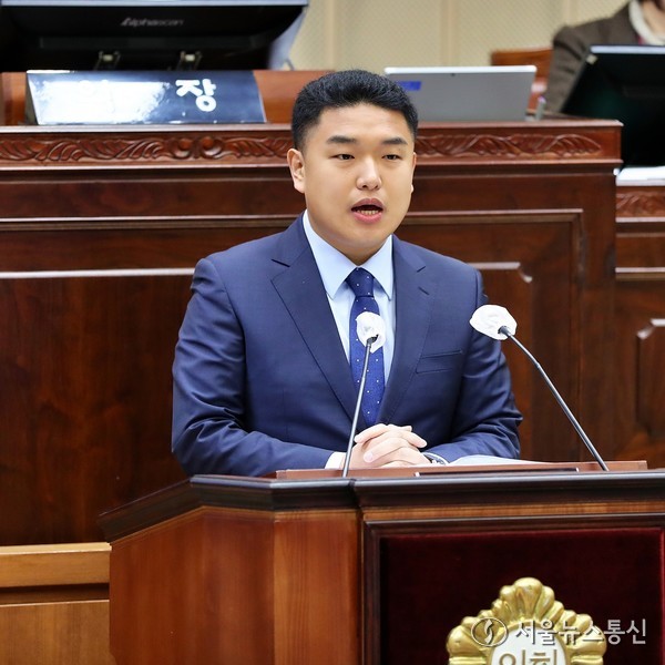 한채훈 의왕시의원이 의왕시의회 본회의장에서 발언하고 있다.(사진=의왕시의회)