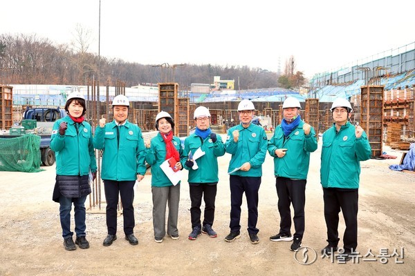 의왕시의회 의원들이 해빙기 대비 주요 공사 현장을 방문해 안전 점검을 실시했다. (사진=의왕시의회)