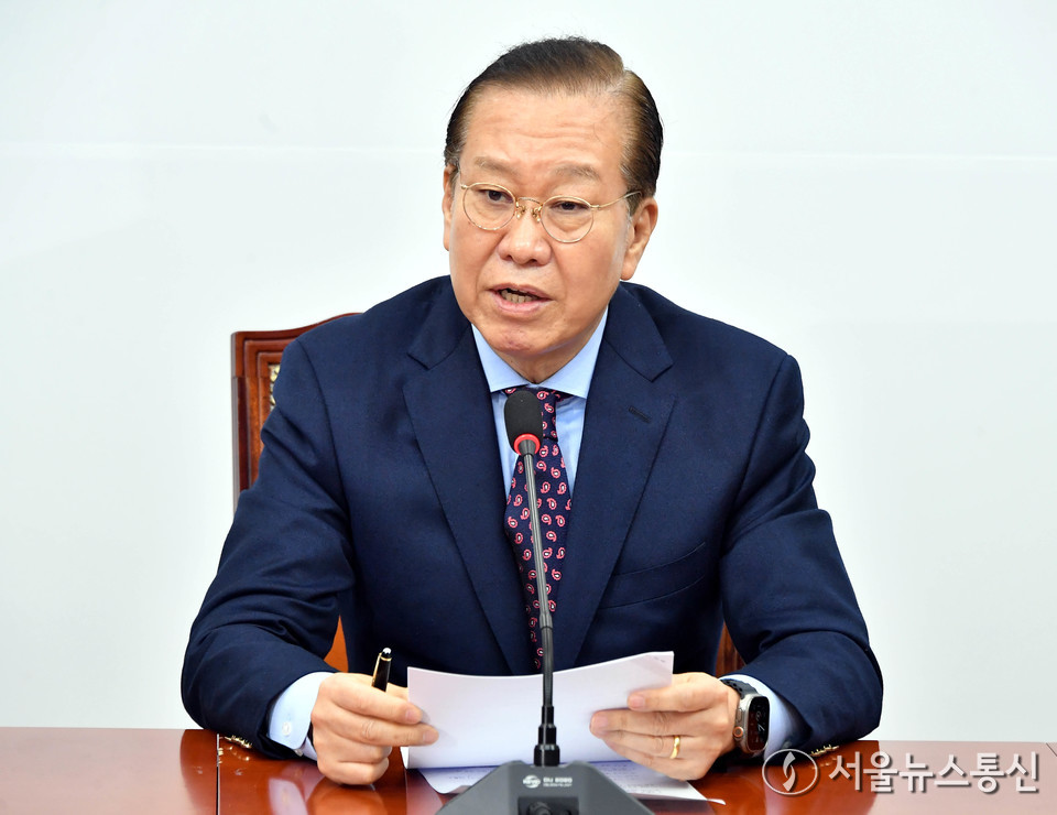 권영세 국민의힘 비상대책위원장이 13일 오전 서울 여의도 국회에서 열린 현안관련 기자회견에서 '최재해 감사원장, 이창수 서울중앙지검장 등 검사 3명에 대한 국회의 탄핵소추 기각 판결' 관련 입장 발표를 하고 있다. (2025.03.13) / 사진 = 서울뉴스통신 이민희 기자