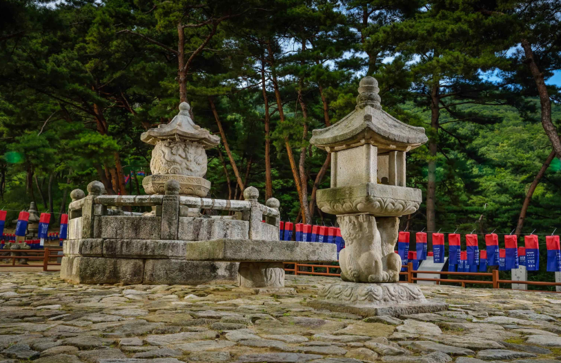 양주 회암사지 무학대사탑 앞 쌍사자 석등 / 사진 = 국가유산청 제공