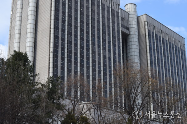 18일 오후 4시 작년 5월 의료법 위반 등 혐의로 기소된 y병원 k병원장 등 총 10명에 대한 4차 공판이 서울중앙지방법원 522호 법정에서 열렸다. 2025.03.18. 사진 이민희 기자