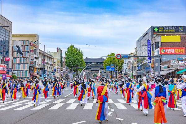 정조대왕능행차 재연
