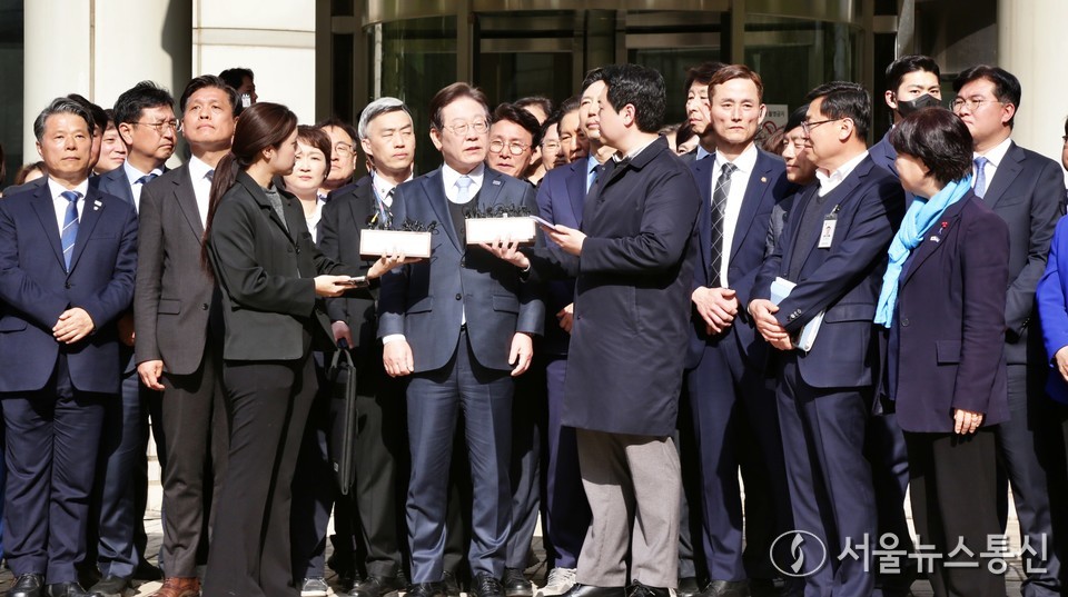 이재명 더불어민주당 대표가 26일 오후 서울 서초구 서울고등법원에서 열린 공직선거법 위반 사건 항소심에서 무죄를 선고받은 뒤 입장을 밝히고 있다. (2025.03.26) / 사진 = 서울뉴스통신 신현성 기자