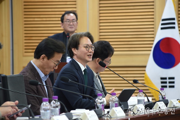 한양대 이훈교수가 발언중이다. 