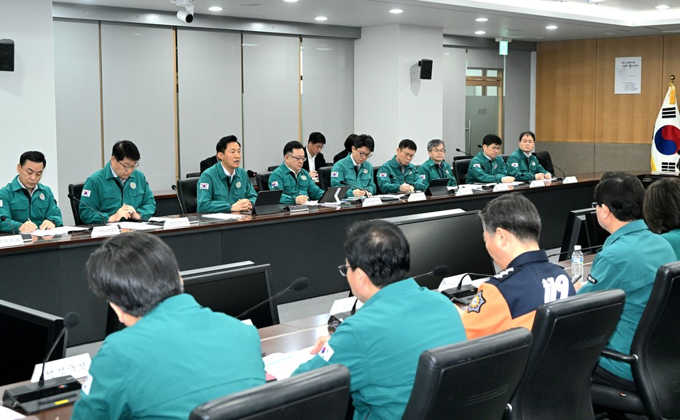 오세훈 서울시장이 2일 오전 서울 시청에서 열린 탄핵집회 안전대책 회의에서 모두발언을 하고 있다.(2025.04.02) / 사진 = 서울시 제공