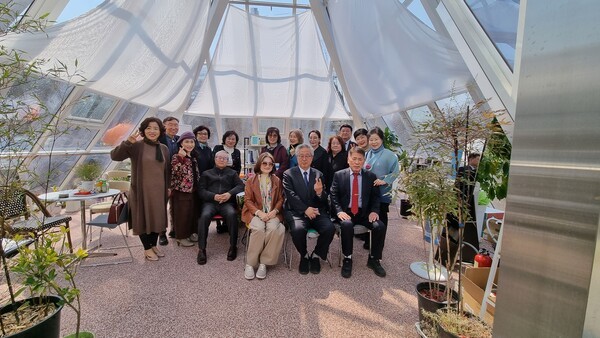 청명원 피라미드 문화공간에서 시낭독회 개최 사진(제공=충북개발공사)