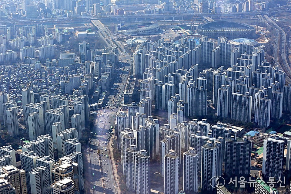 서울의 집값 전망이 5개월 만에 상승 쪽으로 돌아섰다. 최근 매매가격 전망지수가 기준선을 넘기며 ‘상승’을 예상한 응답이 ‘하락’을 앞질렀다. (2025.03.20) / 사진 = 서울뉴스통신 이성현 기자