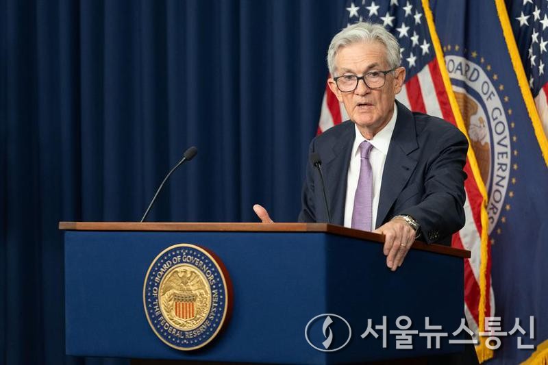 지난 9월 18일 미국 워싱턴에서 기자회견 중인 제롬 파월 미국 연방준비제도(Fed·연준) 의장. 신화=서울뉴스통신)