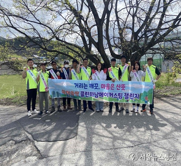 19일 밀양시 하남읍청년회가 하남농공단지 일원에서 진행한 환경정비 활동 단체 사진