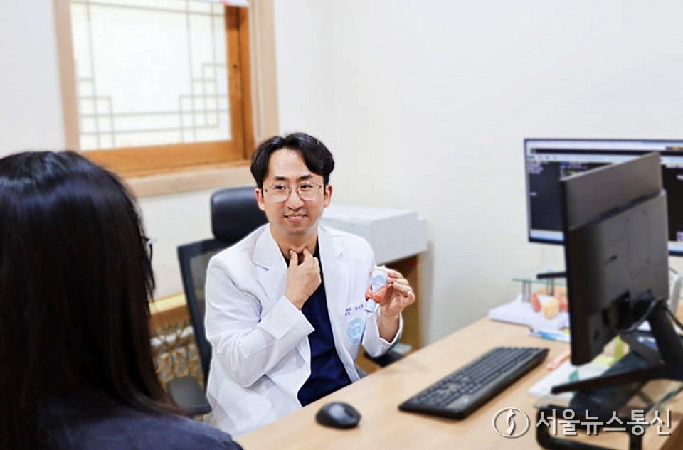24일 의료계에 따르면 갑상선은 우리 목의 쇄골 바로 위에 위치한 내분비선 중 하나다. 흔히 ‘물혹’이라고 말하는 낭종은 갑상선에 자주 발생한다. (2025.04.24) / 사진 = 세란병원 제공