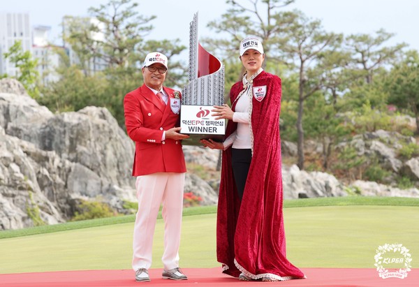 김민선7 덕신EPC챔피언십 FR 우승트로피 /사진제공 KLPGA 