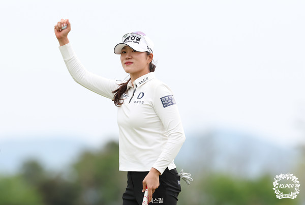 김민선7 덕신EPC챔피언십 FR 18번홀 우승 확정후 환호 /사진제공 KLPGA