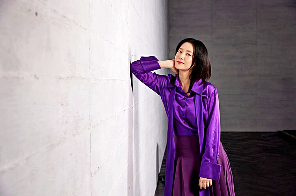 연극 '헤다 가블러'에서 주인공 '헤다'를 맡은 배우 이영애 (2025.05.13) / 사진 = LG아트센터 제공