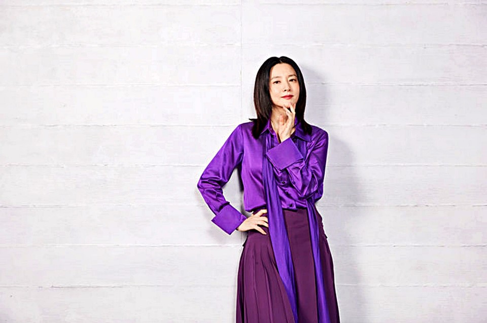 연극 '헤다 가블러'에서 주인공 '헤다'를 맡은 배우 이영애 (2025.05.13) / 사진 = LG아트센터 제공