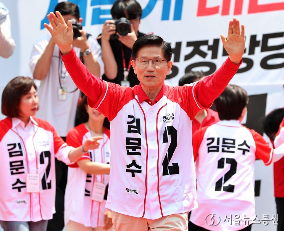 김문수 국민의힘 대선 후보가 21일 경기 고양시 화정역 문화광장 앞에서 유세를 하고 있다. (2025.05.21) / 사진 = 서울뉴스통신 이민희 기자