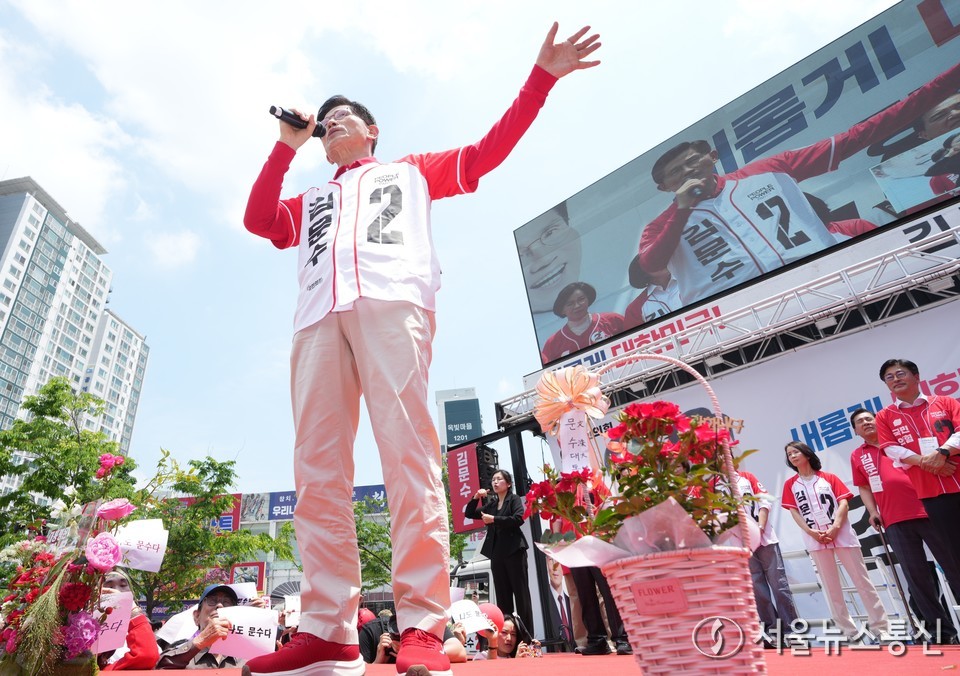 김문수 국민의힘 대선 후보가 21일 경기 고양시 화정역 문호광장 앞에서 유세를 하고 있다. (2025.05.21) / 사진 = 서울뉴스통신 이민희 기자