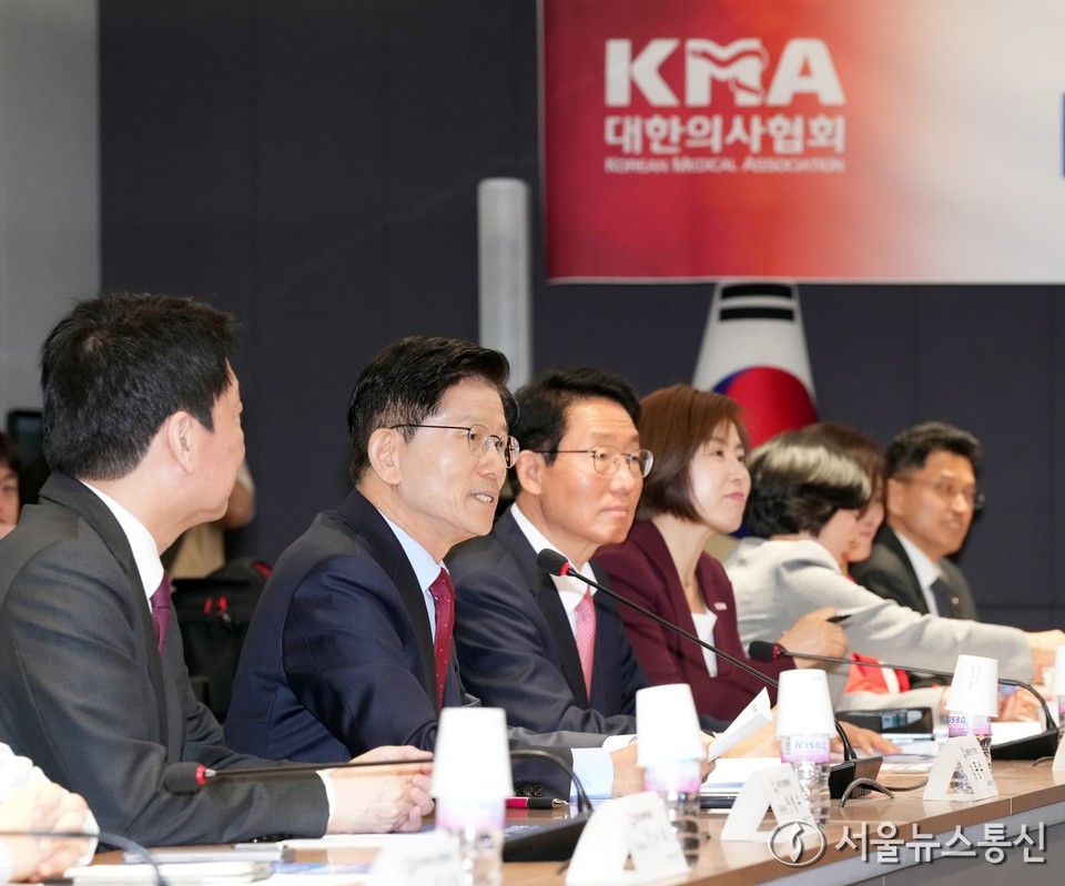 김문수 국민의힘 대선 후보가 22일 서울 용산구 대한의사협회에서 열린 대한의사협회 회장단 간담회에서 인사말을 하고 있다. (2025.05.22) / 사진 = 서울뉴스통신 이민희 기자