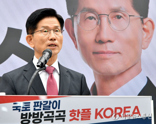 김문수 국민의힘 대선 후보가 27일 오전 9시 서울 여의도 국민의힘 중앙당사에서 국토 발전 관련(관광 등) 공약발표 기자회견을 하고 있다. 신현성 기자 2025.05.27. snakorea.rc@gmail.com