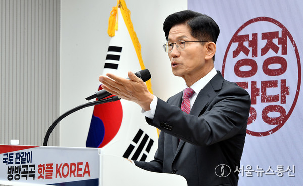 김문수 국민의힘 대선 후보가 27일 오전 9시 서울 여의도 국민의힘 중앙당사에서 국토 발전 관련(관광 등) 공약발표 기자회견을 하고 있다. 신현성 기자 2025.05.27. snakorea.rc@gmail.com