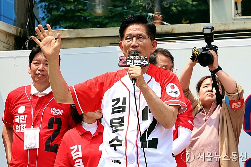 김문수 국민의힘 대선 후보가 29일 인천 부평구 문화의거리 인근에서 열린 집중유세에서 지지호소를 하고 있다. (2025.05.29) / 사진 = 서울뉴스통신 신현성 기자