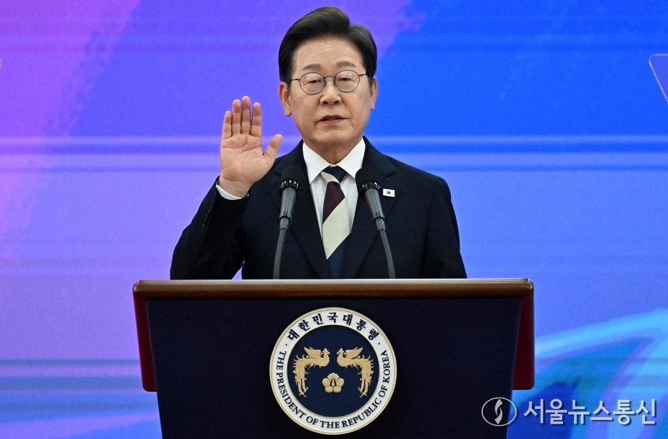 제21대 대한민국 대통령으로 취임한 이재명 대통령이 4일 오전 국회 로텐더홀에서 취임 선서를 하고 있다. (2025.06.04) / 사진 = 서울뉴스통신 신현성 기자