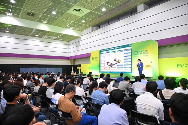 4일 코엑스에서 열린 ‘EV트렌드코리아 2025’에서 EV 360° 컨퍼런스가 진행됐다