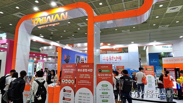 서울국제관광전조직위원회가 주최하고, 코트파가 주관하는 ‘제40회 서울국제관광전’이 오는 5일~8일까지 4일간 서울 코엑스 C홀에서 열린다. 국내‧외 지자체 및 기초자치단체, 호텔, 여행사, 항공사, 협‧단체 등 45개 국가 및 지역에서 총 500여 부스 규모로 개최된다. 사진은 대만관광청 부스 전경 2025.06.06. 사진 이민희 기자 nimini73@daum.net