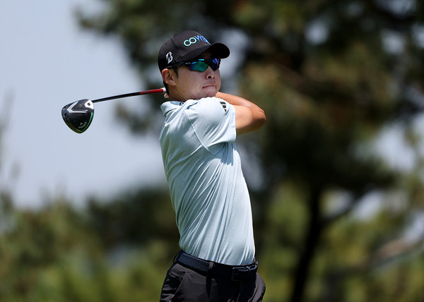 최진호가 14일 경기도 안산시 더헤븐 컨트리클럽(파72·7293야드)에서 열린 하나은행 인비테이셔널 대회 3라운드 4번 홀에서 드라이버 티샷하고 있다. 사진제공 KPGA