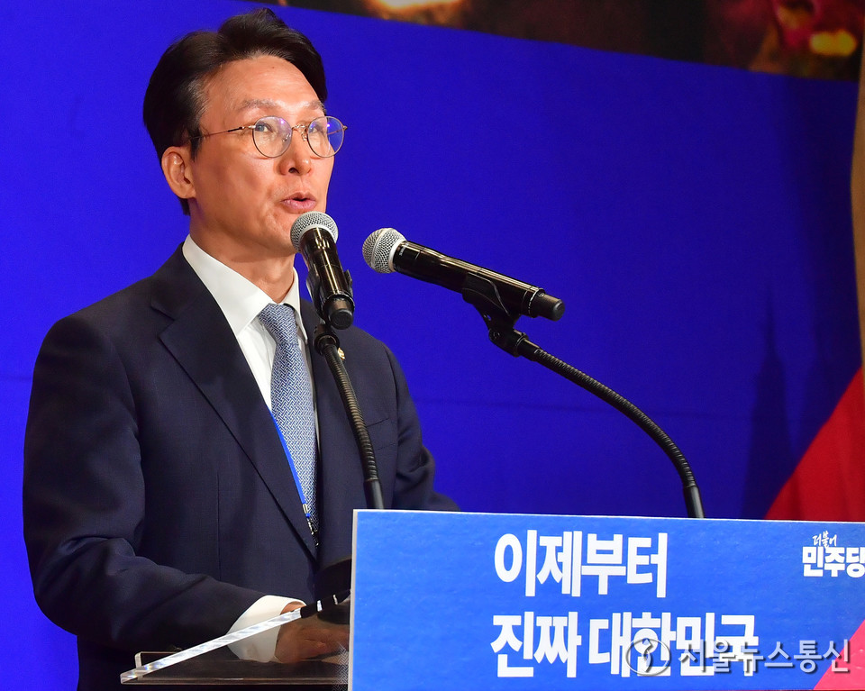 30일 서울 여의도 국회 의원회관에서 열린 더불어민주당 제21대 대통령선거 '진짜 대한민국' 중앙선거대책위원회 출범식에서 김민석 총괄선대위원장이 발언하고 있다. (2025.04.30) / 사진 = 서울뉴스통신 신현성 기자