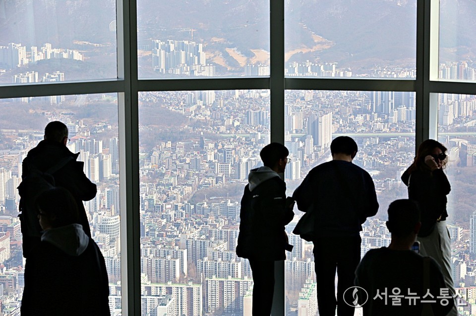 사진은 잠실 롯데 서울스카이에서 바라본 잠실 아파트 모습. (2025.03.19) / 사진 = 서울뉴스통신 이성현 기자