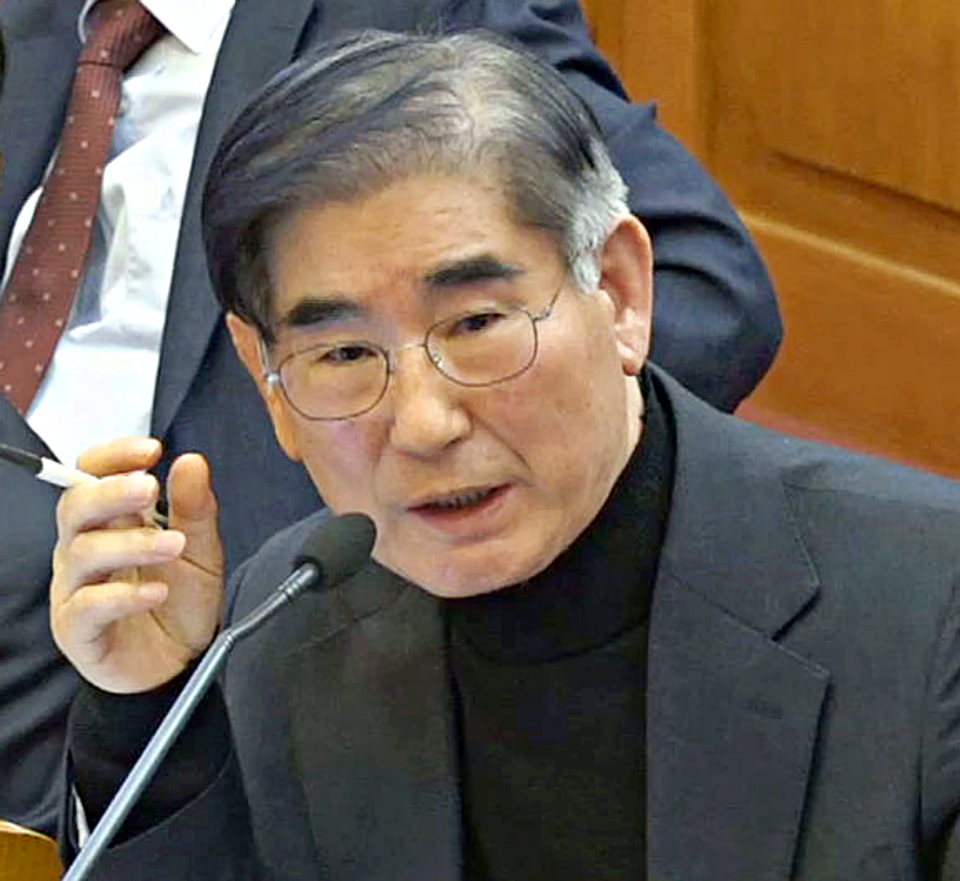 12·3 비상계엄 관련 내란 수사를 진행 중인 조은석 특별검사가 김용현 전 국방부 장관을 공무집행방해 등 혐의로 추가 기소했다고 19일 밝혔다.  김 전 장관이 서울 종로구 헌법재판소에서 열린 대통령 탄핵심판 4차 변론기일에 증인으로 출석해 질문에 답변하고 있다. (2025.01.23) / 사진=헌법재판소 제공 