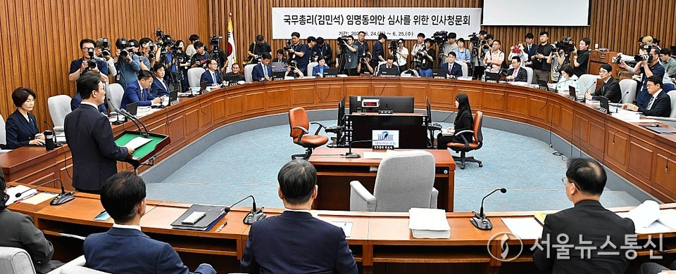 김민석 국무총리 후보자가 24일 오전 서울 여의도 국회에서 열린 국무총리 임명동의에 관한 인사청문특별위원회 전체회의에서 질의에 답하고 있다. (2025.06.24) / 사진 = 서울뉴스통신 신현성 기자