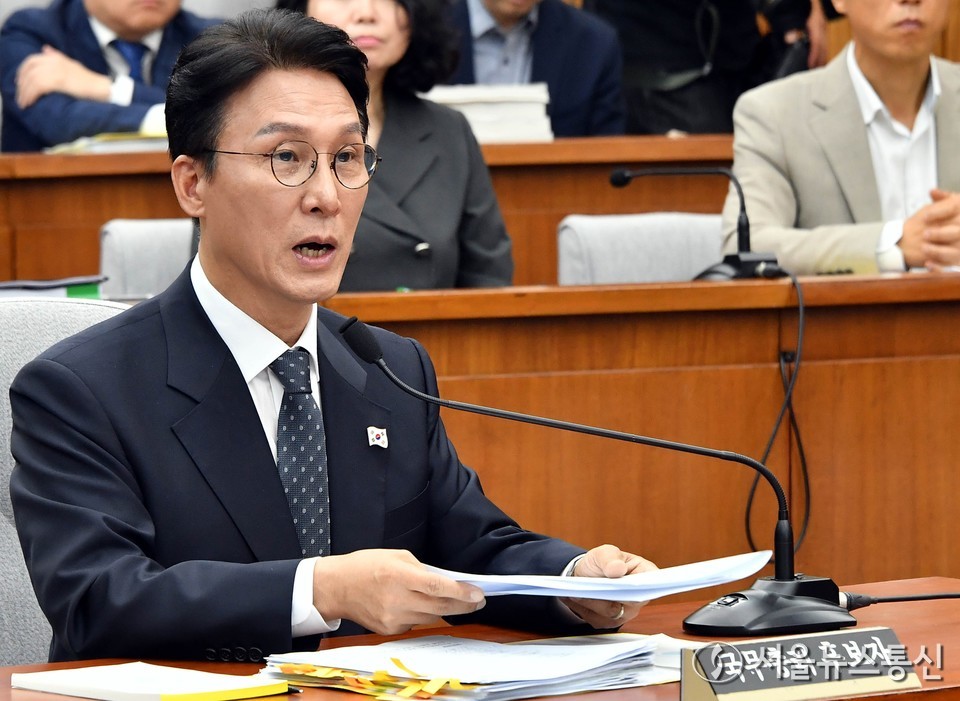 김민석 국무총리 후보자가 24일 오전 서울 여의도 국회에서 열린 국무총리 임명동의에 관한 인사청문특별위원회 전체회의에서 질의에 답하고 있다. (2025.06.24) / 사진 = 서울뉴스통신 신현성 기자