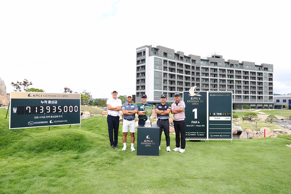 (왼쪽부터) 포토콜에 참여한 김백준, 문도엽, 배용준, 김홍택, 옥태훈. 사진제공 KPGA